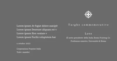 Una targa di commissione dall'aspetto regale con decorazioni elaborate