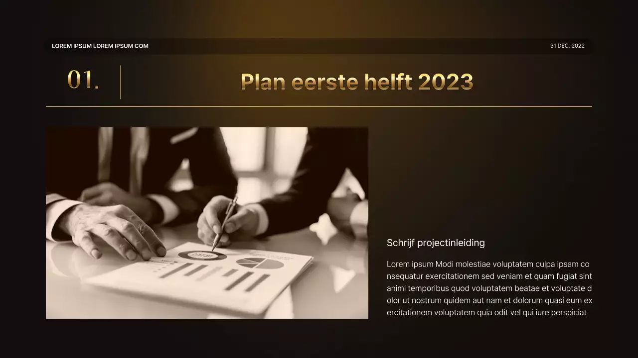 Een luxe gouden en bruine prestatiepresentatie en verslag van het eindejaarsevenement