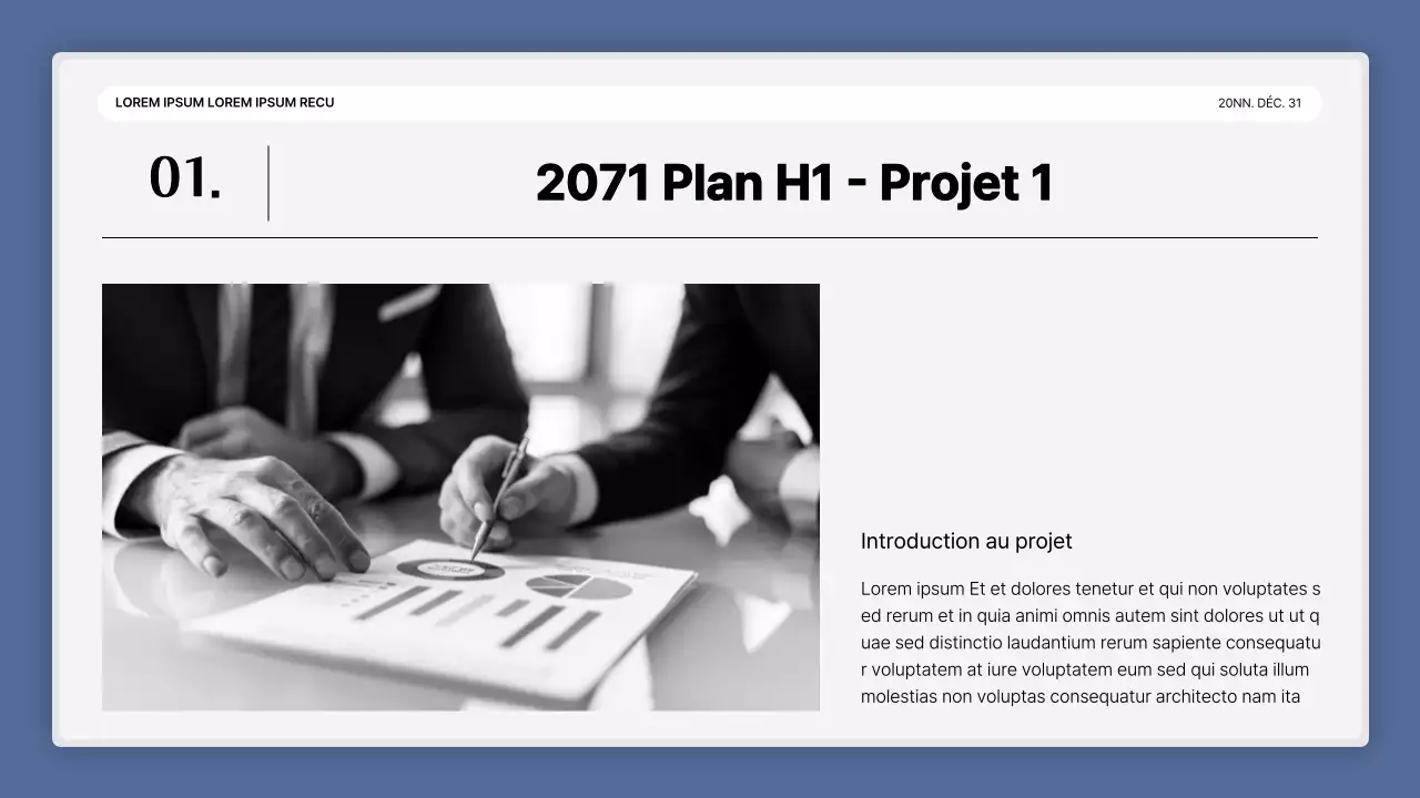 Une simple présentation de performance en bleu et blanc et un rapport sur l'événement de fin d'année