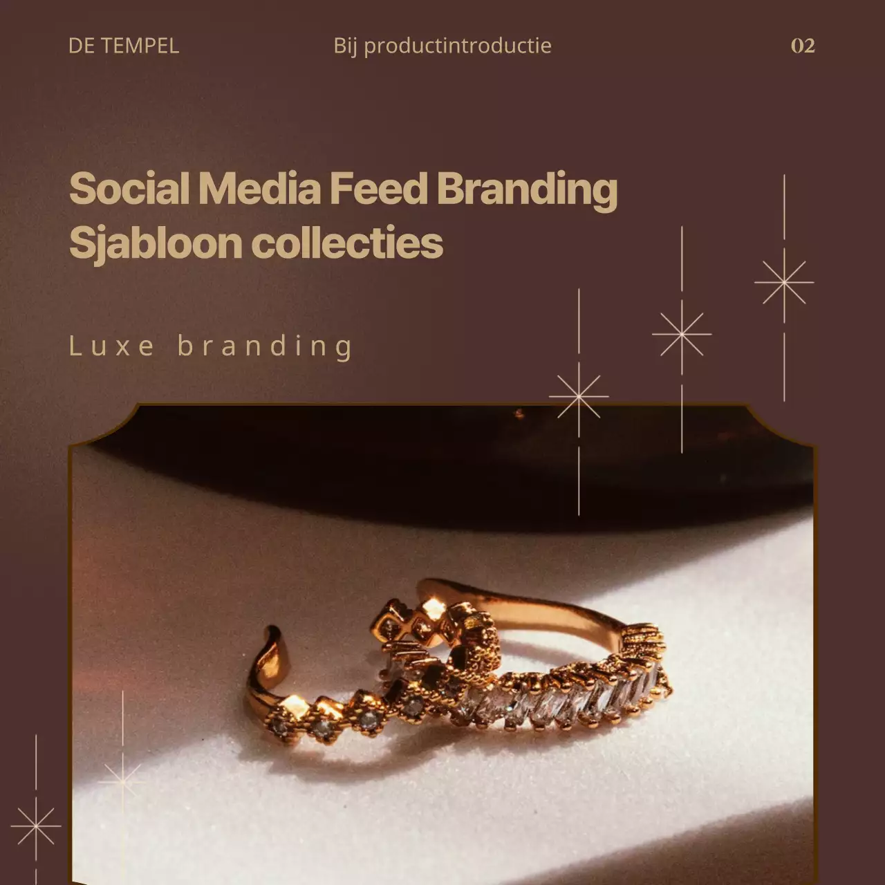 Een post van een luxemerk over bruin met gouden accenten