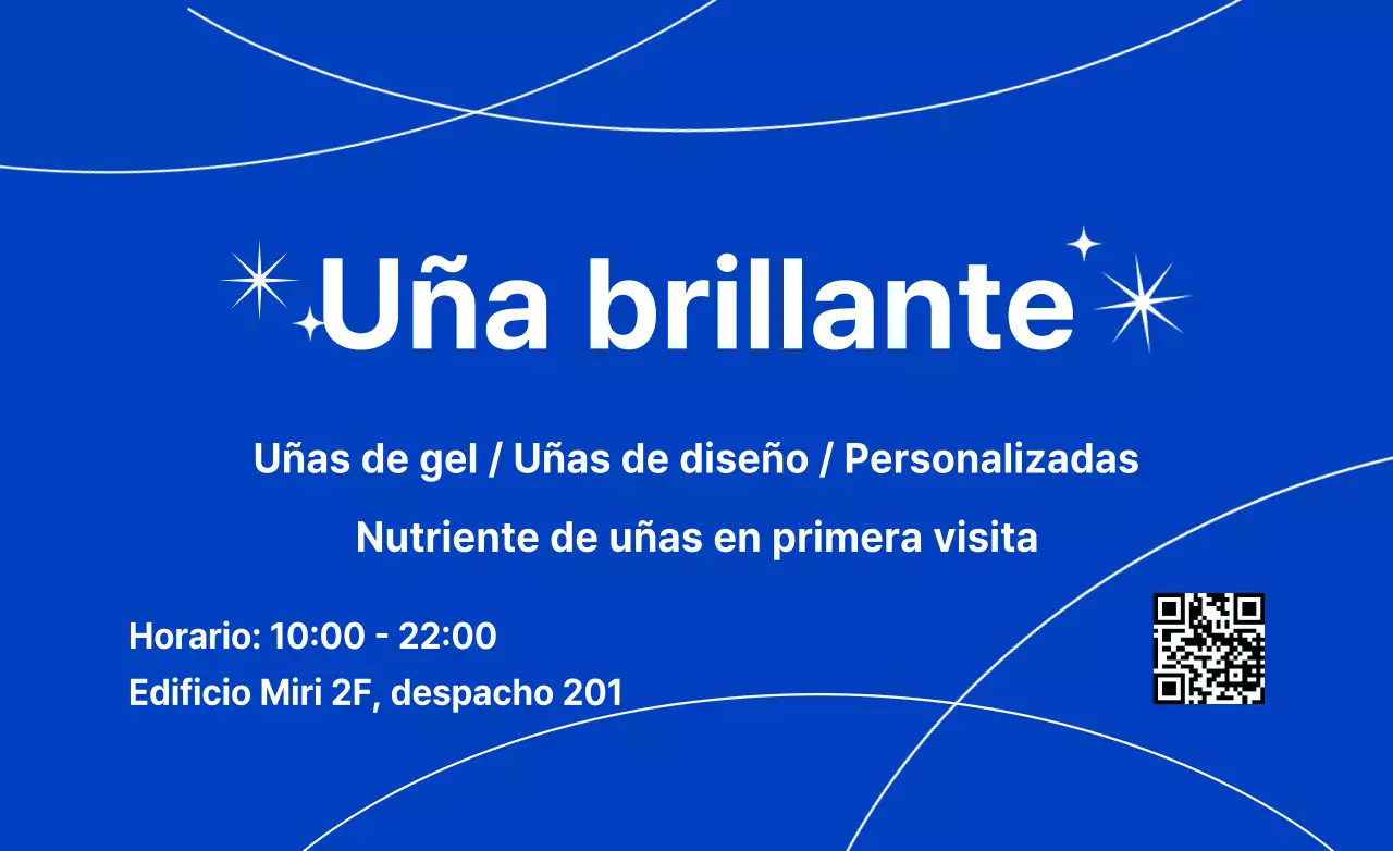 Esmalte de uñas azul con líneas y estrellas de purpurina