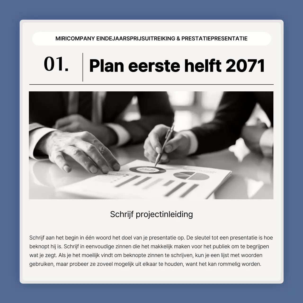 Een eenvoudige blauw-witte prestatiepresentatie en eindejaarsverslag