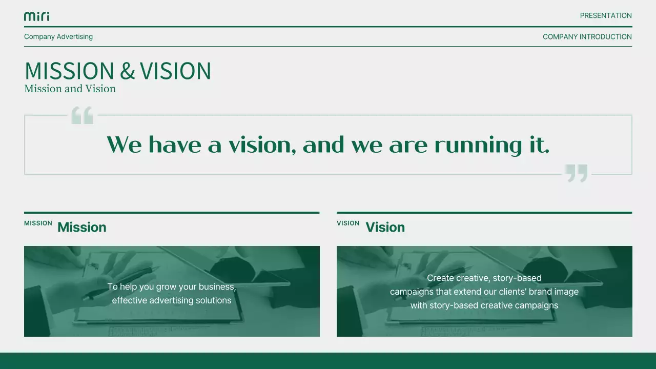 초록색과 회색의 모던한 스토리텔링형 기업 소개서