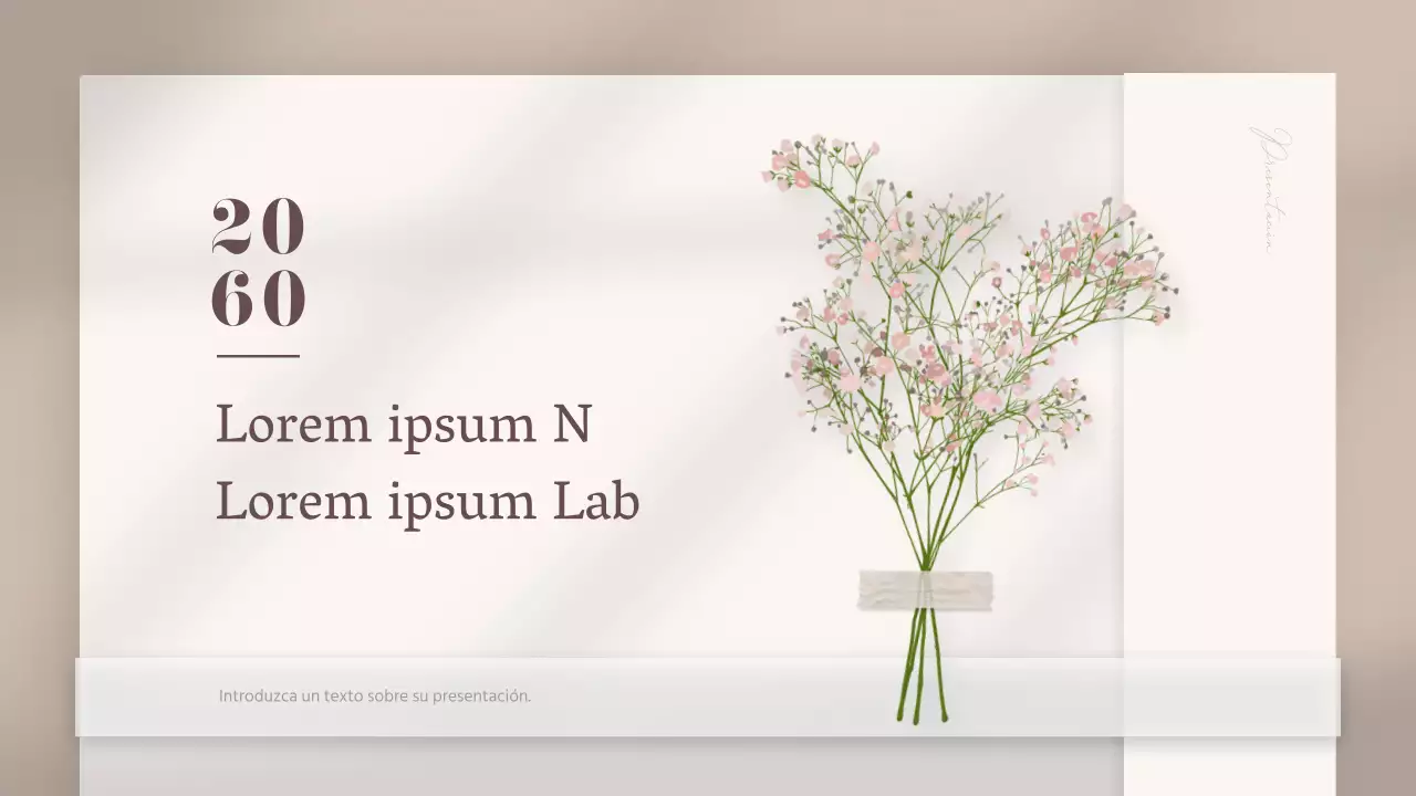 Elegante presentación de tarjeta floral en beige