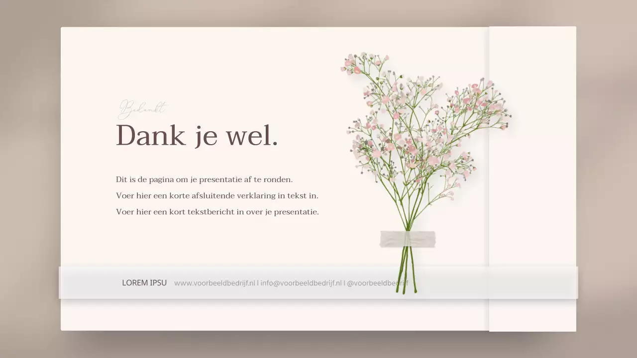 Classy bloemenkaart presentatie in beige
