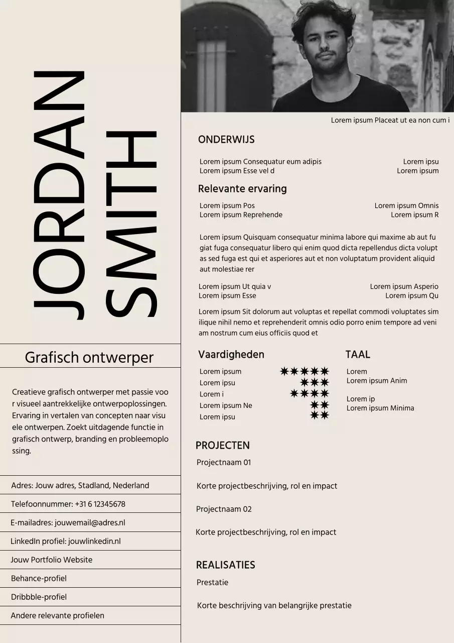 Zwart en Beige Trendy Grafisch Ontwerper C.V.