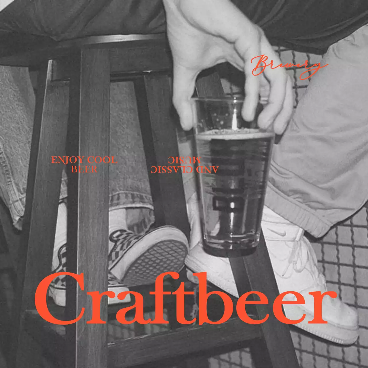 Pub yang terinspirasi oleh gaya vintage dengan fotografi hitam-putih yang sentimental dan jenis huruf serif