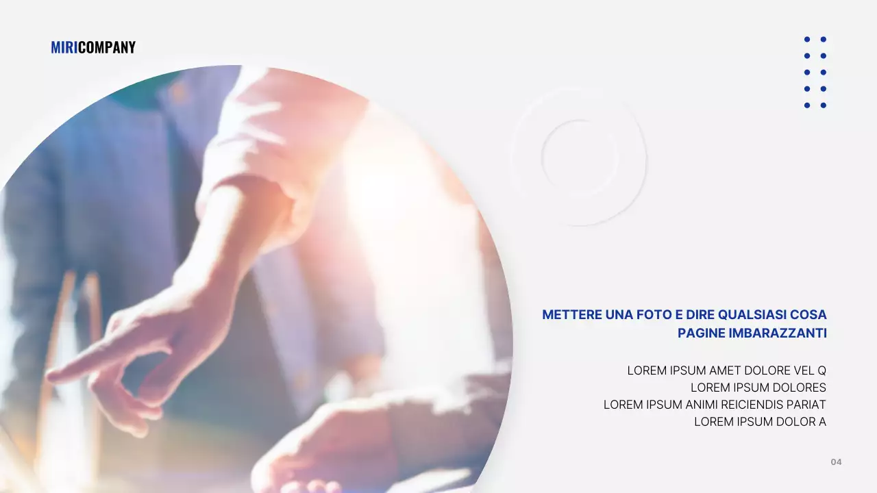 Una presentazione aziendale grigia e semplice