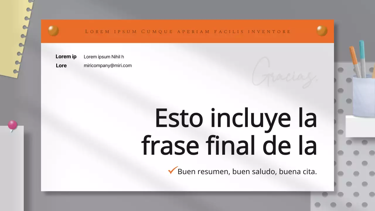 Una introducción con un sencillo fondo naranja y gris