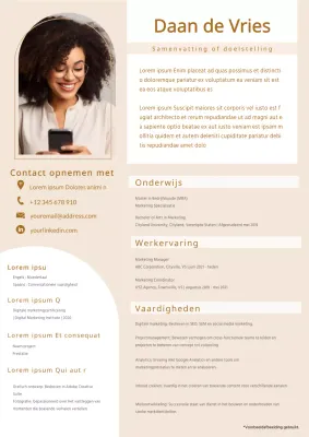 Wit en Beige Elegant Marketing Manager CV