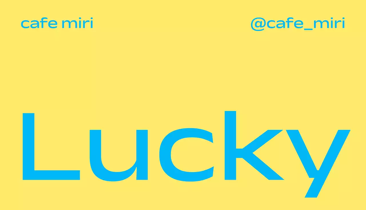 Acara keberuntungan yang rapi dengan warna pelengkap kuning-biru