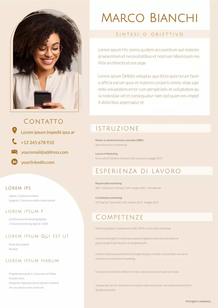 Bianco e beige Elegante curriculum del direttore marketing