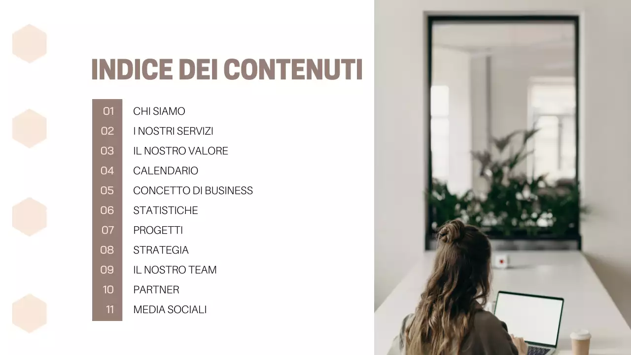 Materiali business classici in beige e marrone