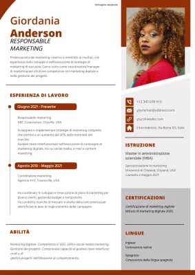Curriculum moderno del responsabile marketing in rosso e grigio