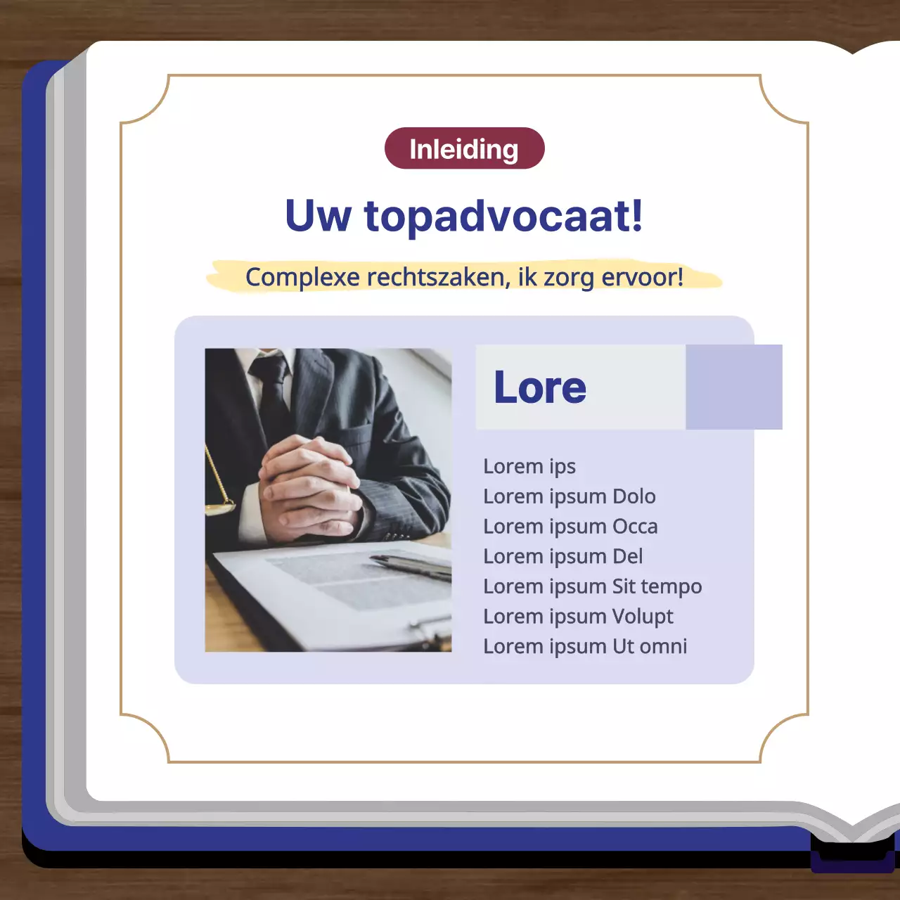 Een eenvoudig advocatenkantoor in marineblauw en goud