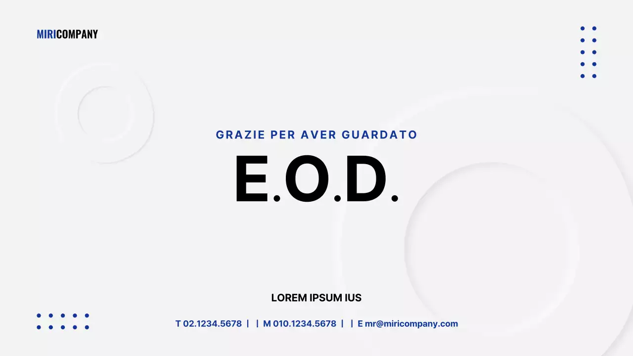 Presentazione aziendale minimalista in bianco e blu navy