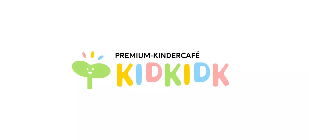 Kindercafé-Farbdesign mit lächelndem Knospen-Symbol