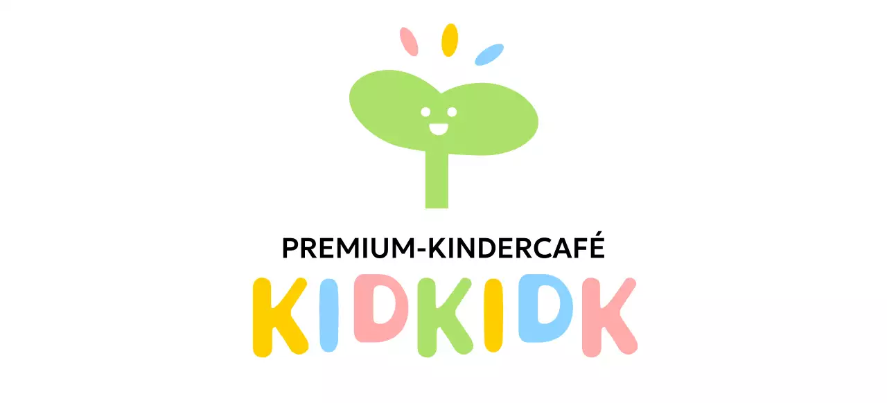 Kindercafé-Farbdesign mit lächelndem Knospen-Symbol
