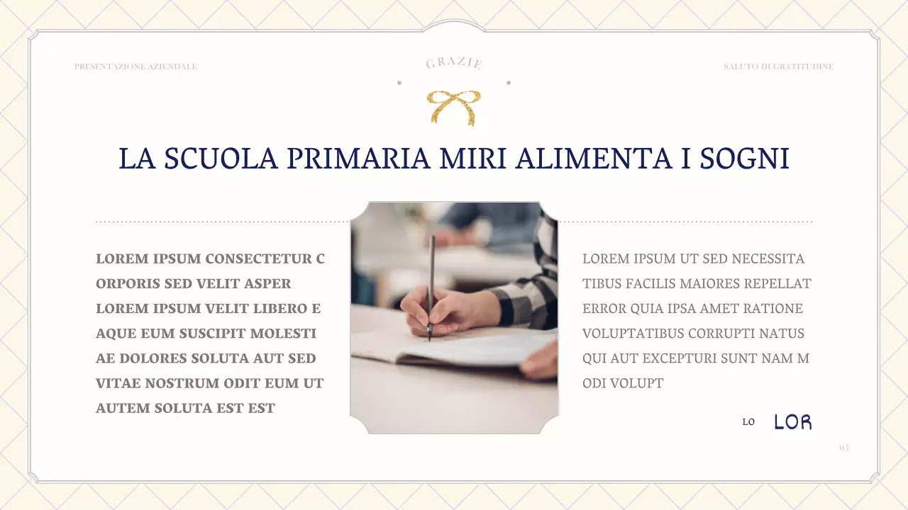 Una semplice cartolina d'auguri firmata in blu navy e avorio