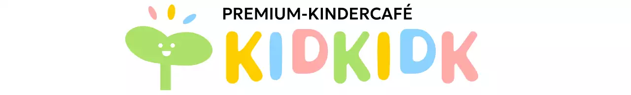 Kindercafé-Farbdesign mit lächelndem Knospen-Symbol