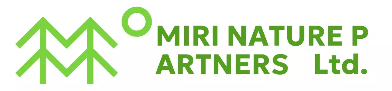 木のイラストとグリーンでシンプルな印象の自然保護を表現。