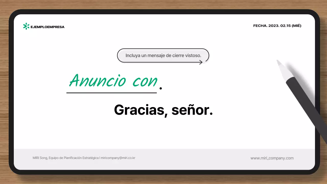 Presentación con fondo verde y gris sencillo y sólo elementos