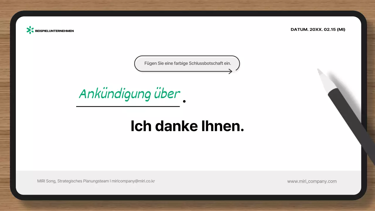 Präsentation mit einem einfachen grünen und grauen Hintergrund und nur Elementen