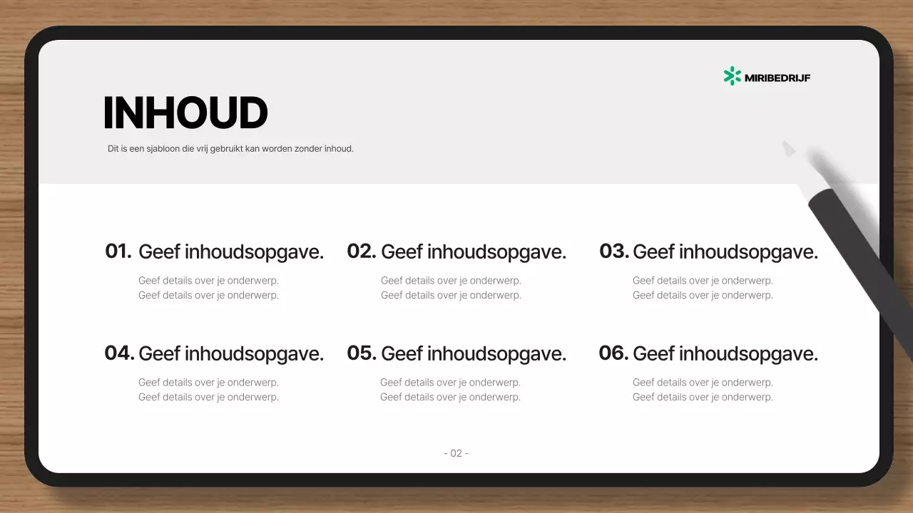 Presentatie met een eenvoudige groene en grijze achtergrond en alleen elementen