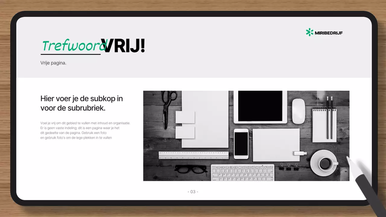 Presentatie met een eenvoudige groene en grijze achtergrond en alleen elementen