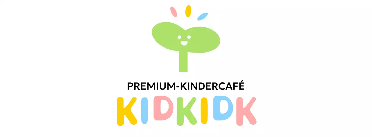 Kindercafé-Farbdesign mit lächelndem Knospen-Symbol
