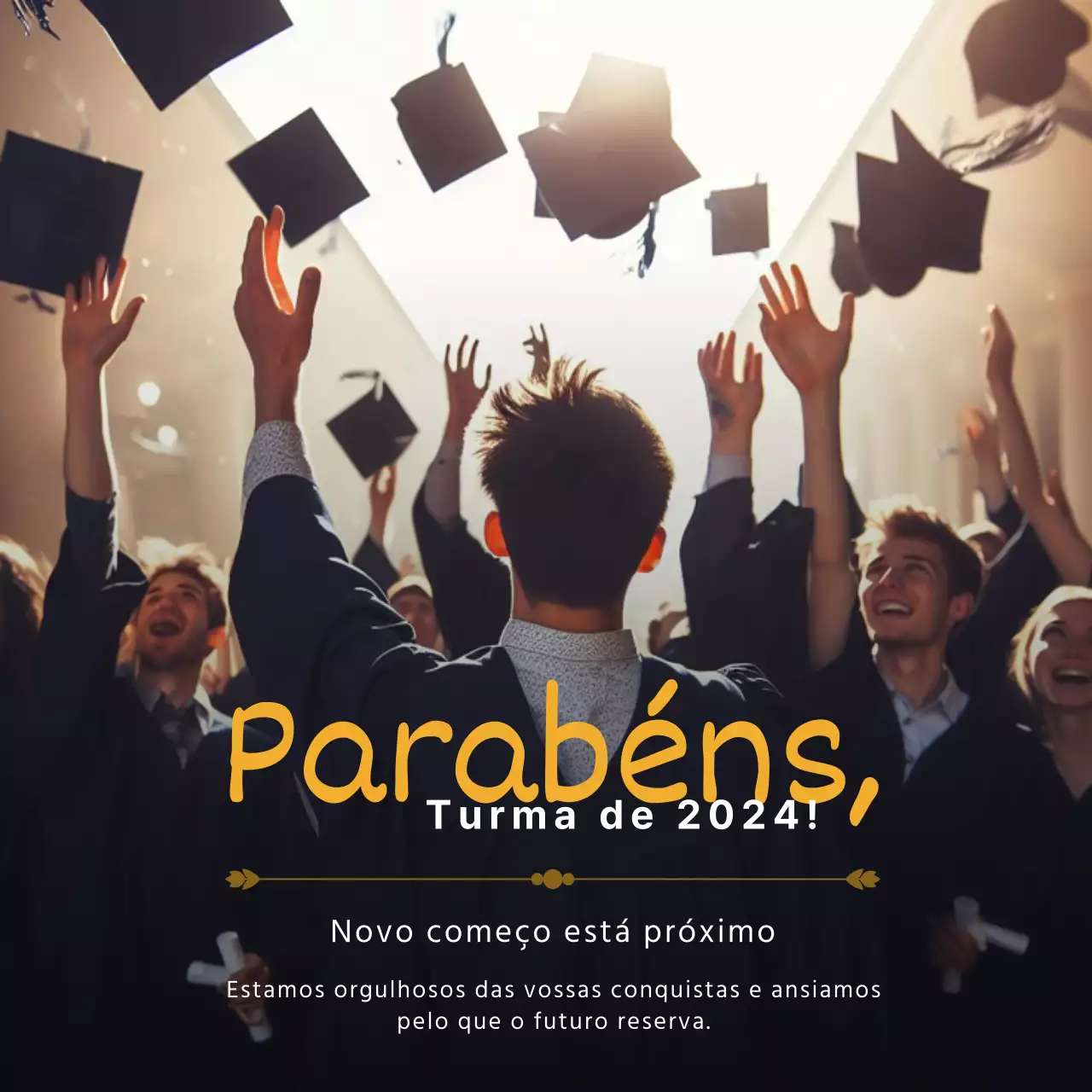 Cartão de felicitações de formatura dourado e preto