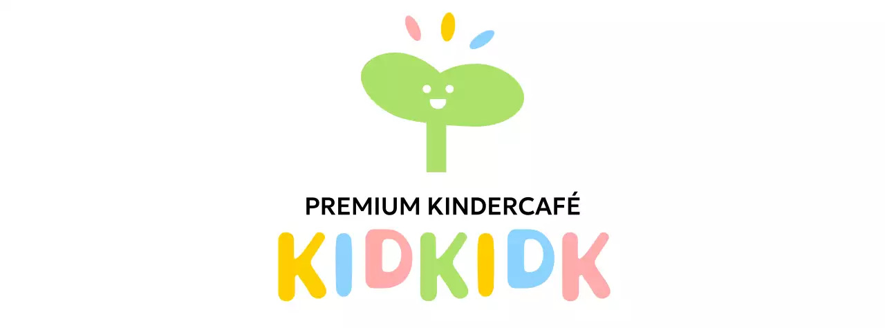 Kleurontwerp kindercafé met lachend knoppictogram