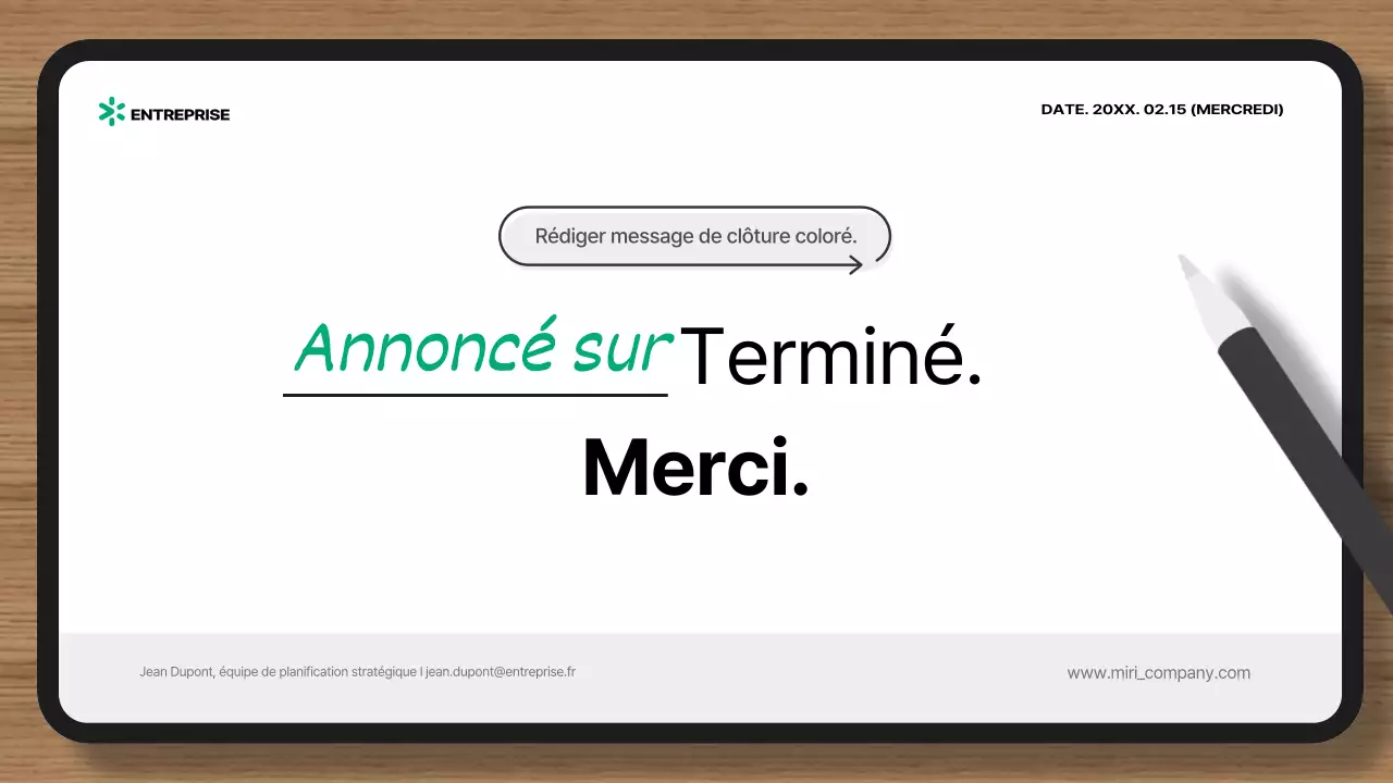 Présentation avec un simple fond vert et gris et des éléments uniquement