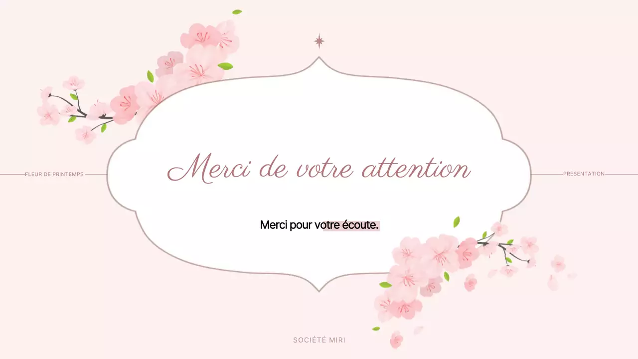 Jolies fleurs printanières en présentation rose et blanche