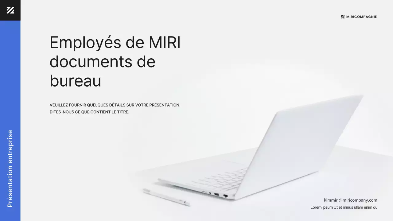 Présentation du document d'affaires d'une employée de bureau moderne en bleu