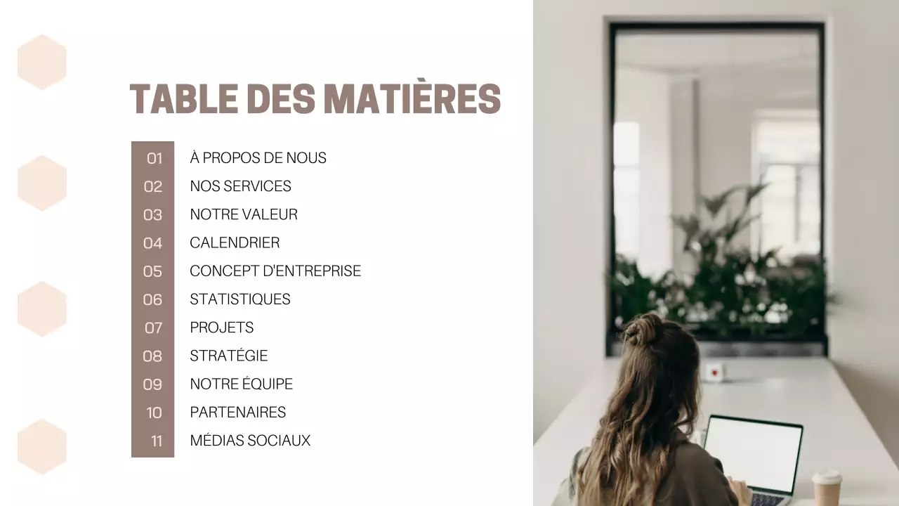 Matériel d'affaires classique en beige et marron