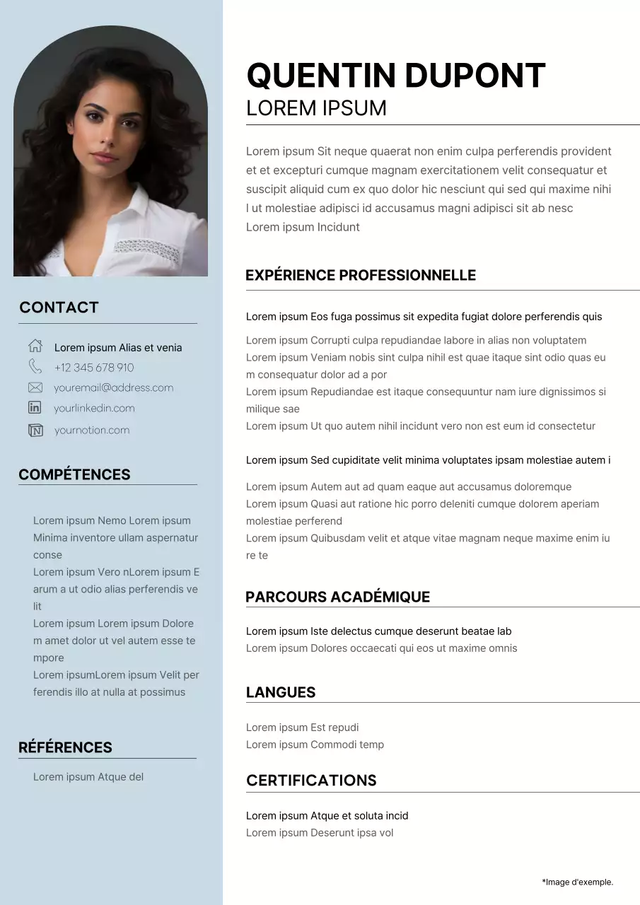 Curriculum vitae classique bleu ciel et blanc du directeur des ressources humaines