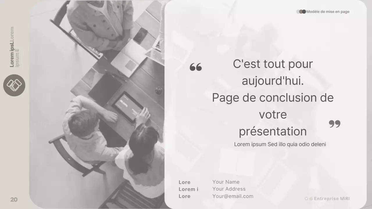 Une présentation d'entreprise simple, de couleur beige