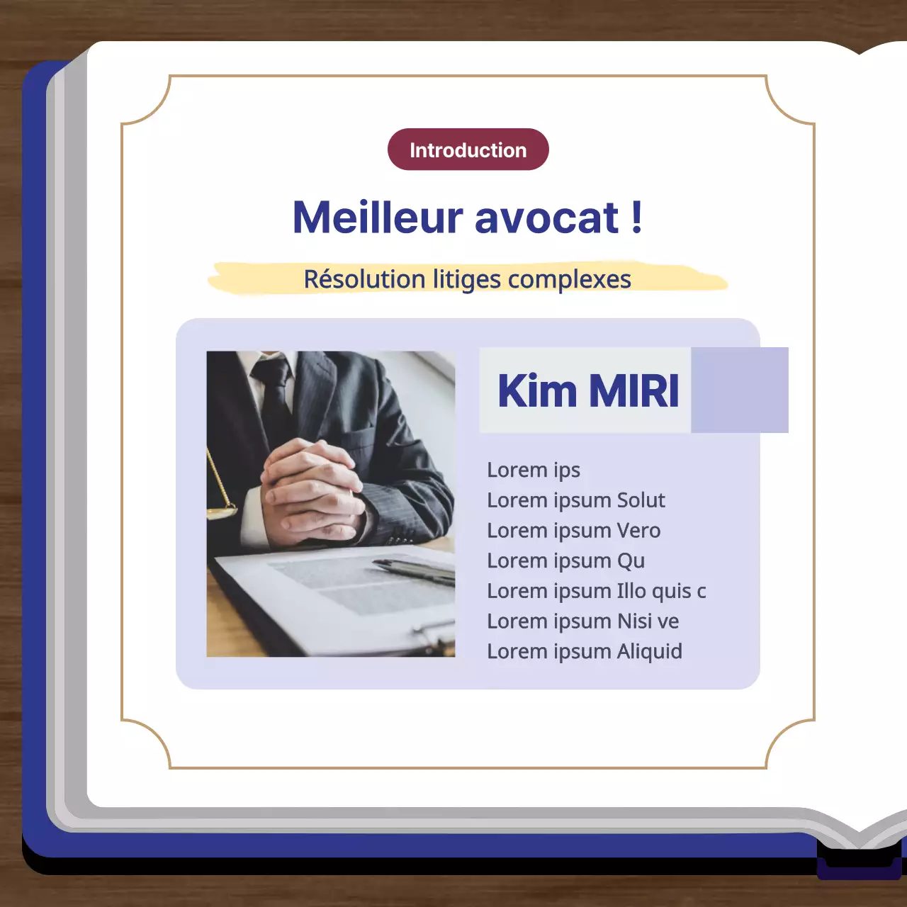 Une simple promotion d'un cabinet d'avocats en bleu marine et or