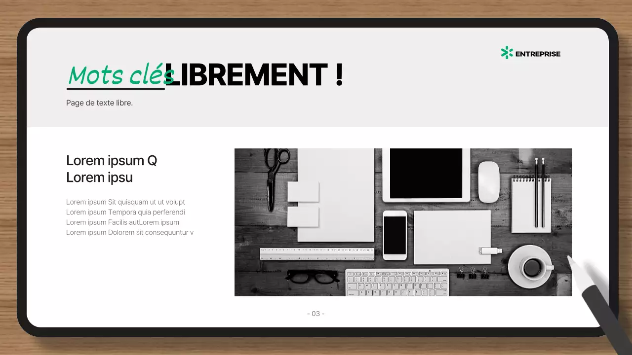 Présentation avec un simple fond vert et gris et des éléments uniquement