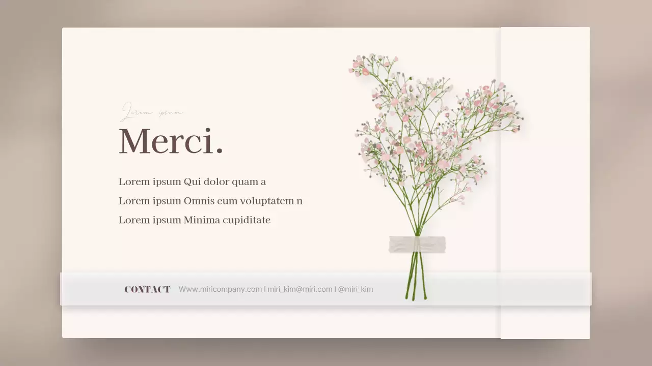 Présentation classique de cartes florales en beige