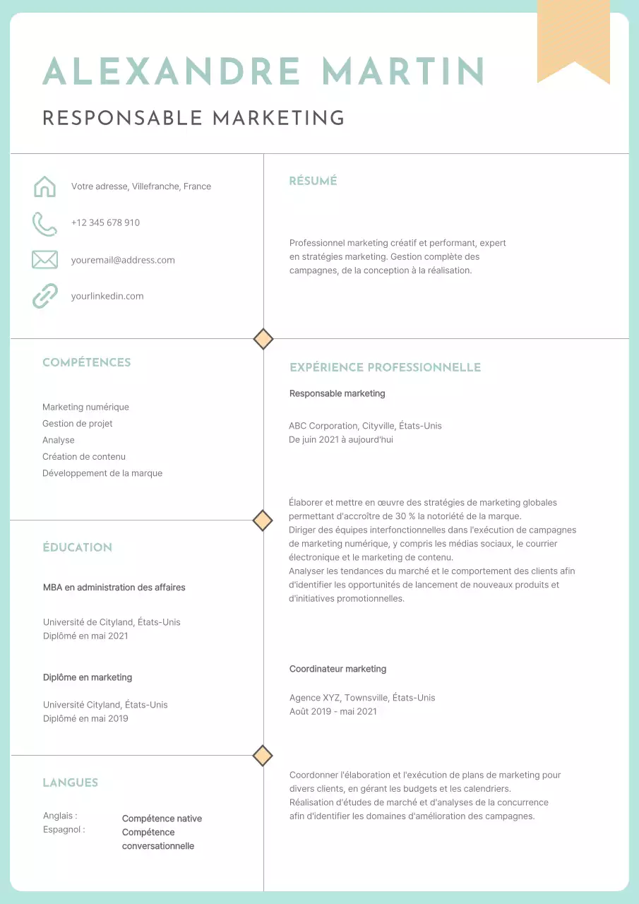 Mint and Beige Charming Marketing Manager Resume (en anglais)