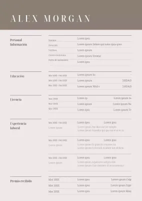 Información sencilla sobre el currículum en beige y rosa