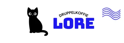 Cafe merchandise met schattige katten en blauwe tekst en golven