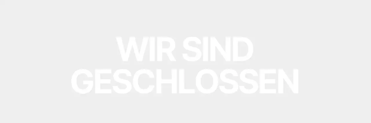 Weißer roter Schriftzug saubere Betriebszeiten