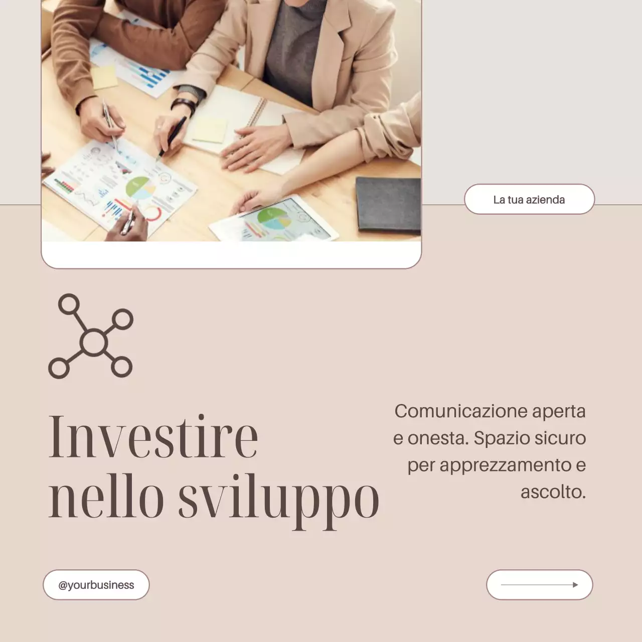 Guida al team building in ufficio minimalista in beige e marrone