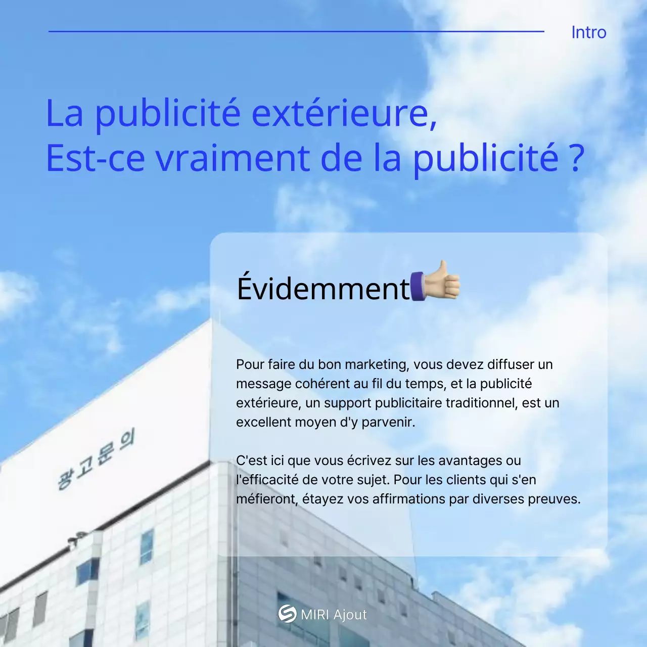 Promouvoir une publicité extérieure simple en blanc et bleu