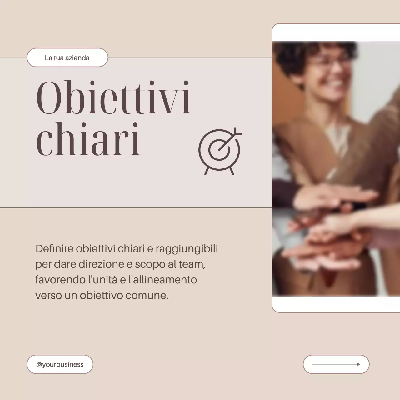 Guida al team building in ufficio minimalista in beige e marrone