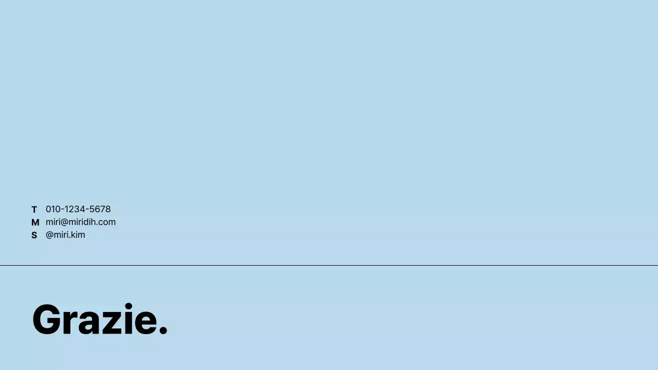 Un semplice portfolio per persone in cerca di lavoro, in bianco e azzurro.