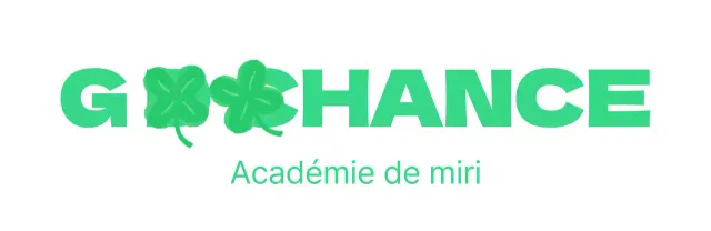 Conception simple d'une école avec un trèfle à quatre feuilles dessiné à la main en vert et une police gothique